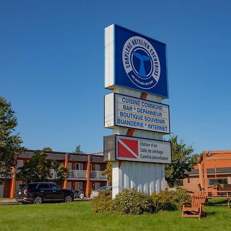 Complexe Hotelier Escoumins Лез-Эскумен Экстерьер фото