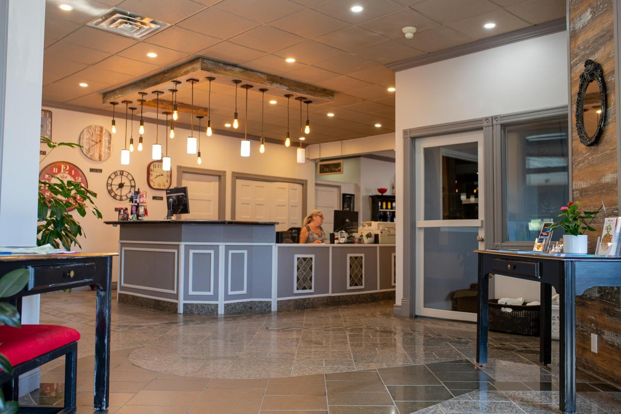 Complexe Hotelier Escoumins Лез-Эскумен Экстерьер фото