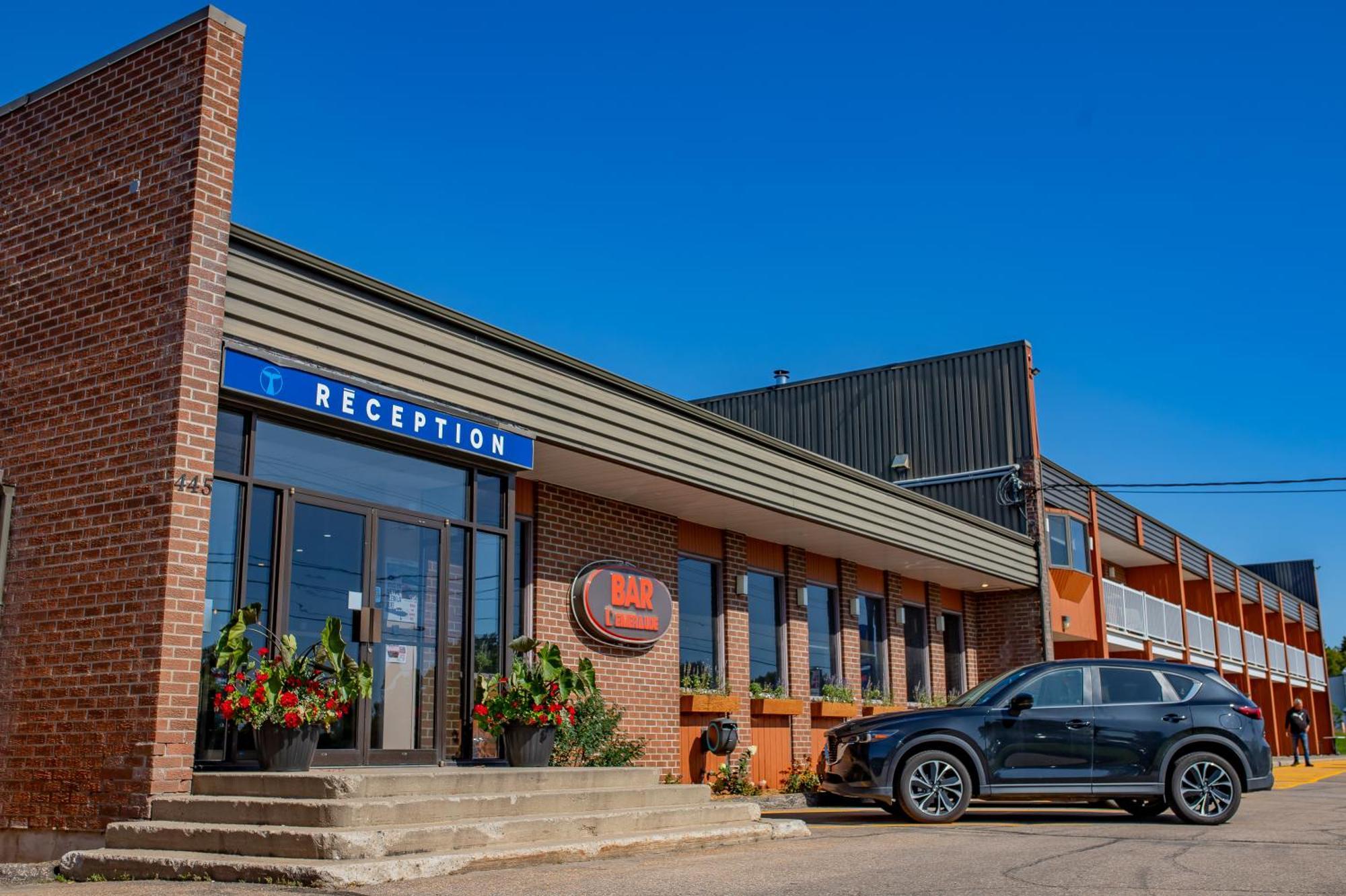 Complexe Hotelier Escoumins Лез-Эскумен Экстерьер фото