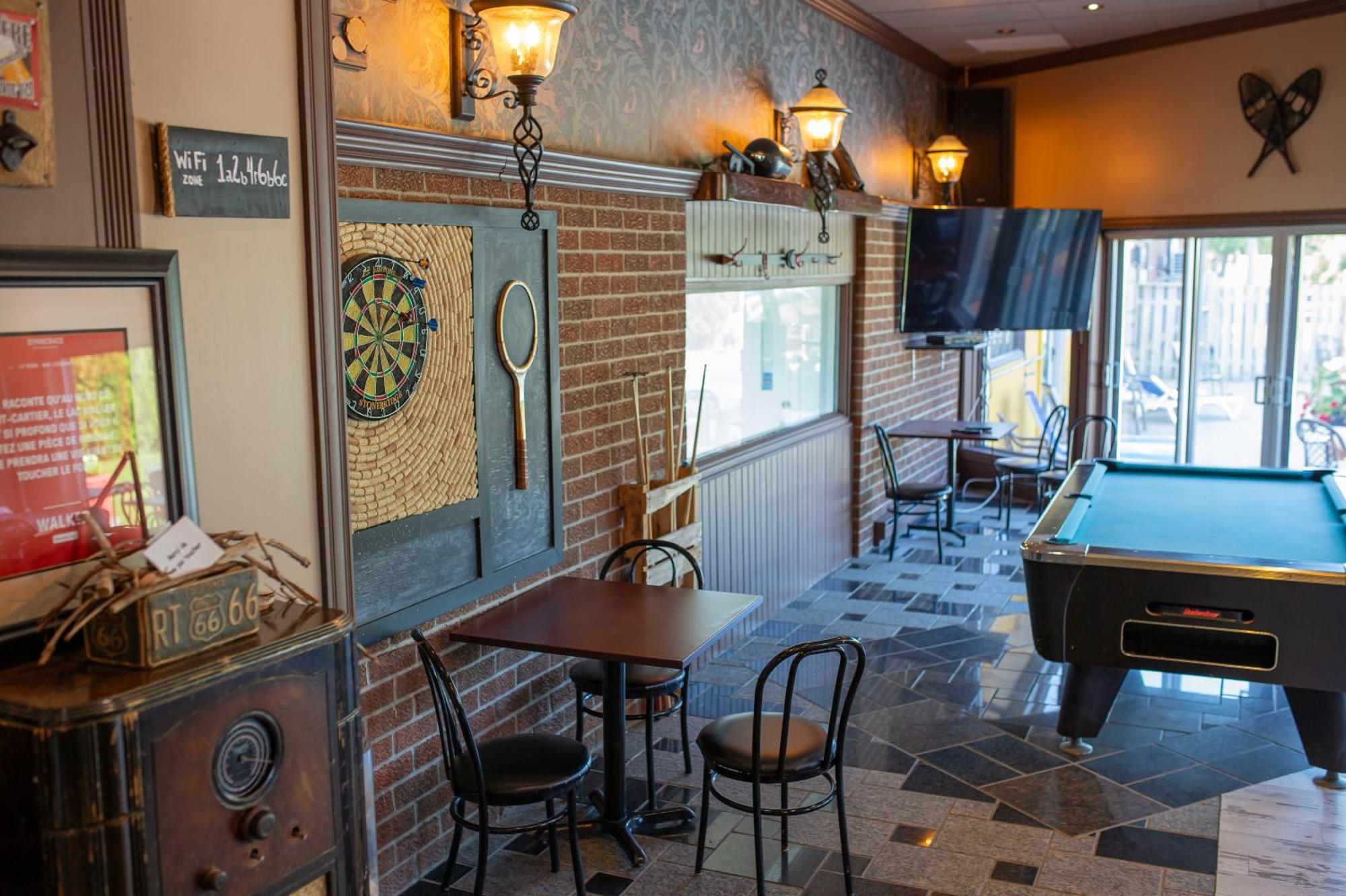 Complexe Hotelier Escoumins Лез-Эскумен Экстерьер фото