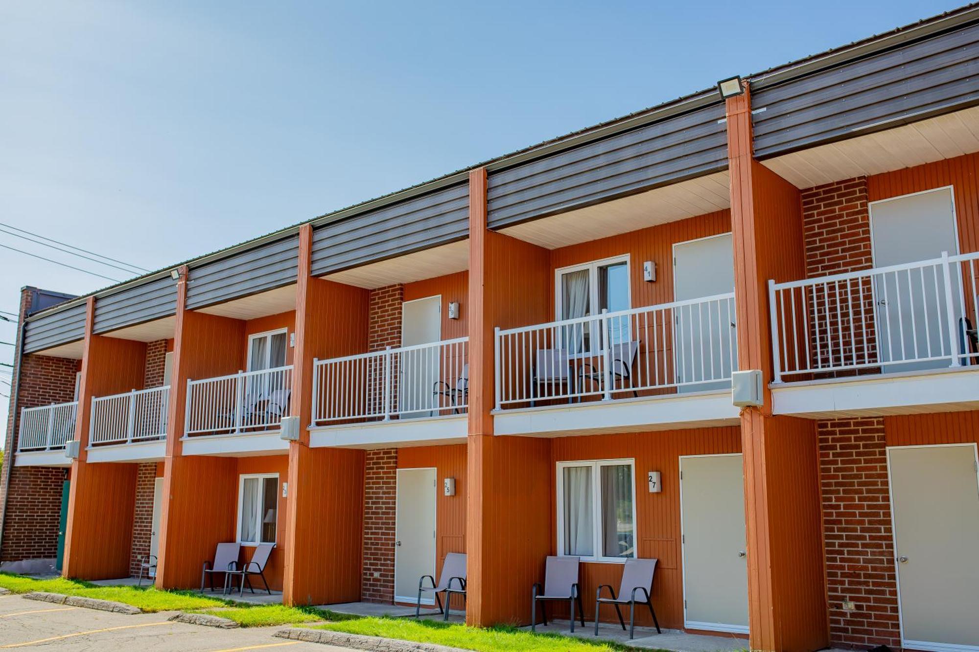 Complexe Hotelier Escoumins Лез-Эскумен Экстерьер фото