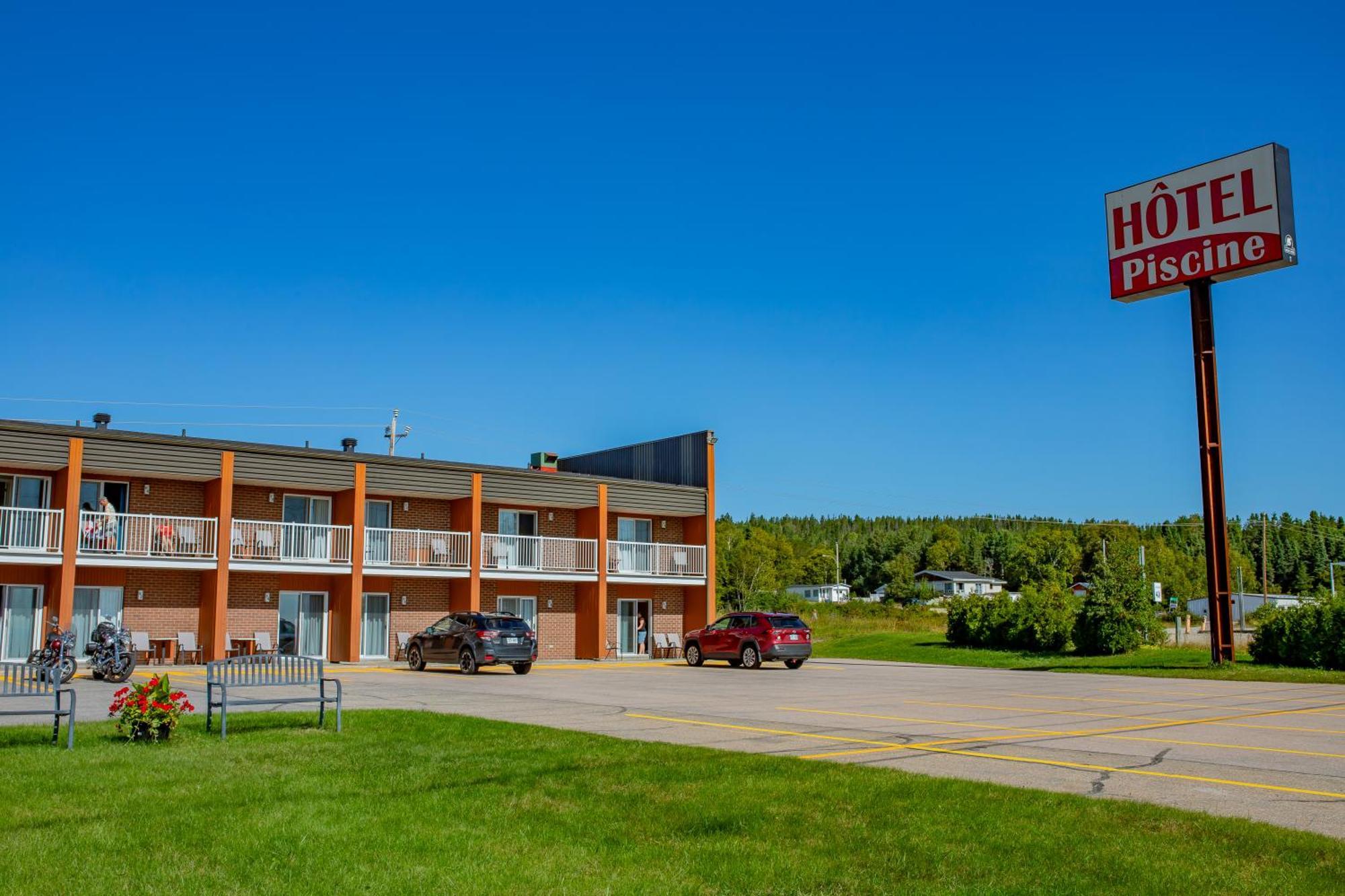 Complexe Hotelier Escoumins Лез-Эскумен Экстерьер фото