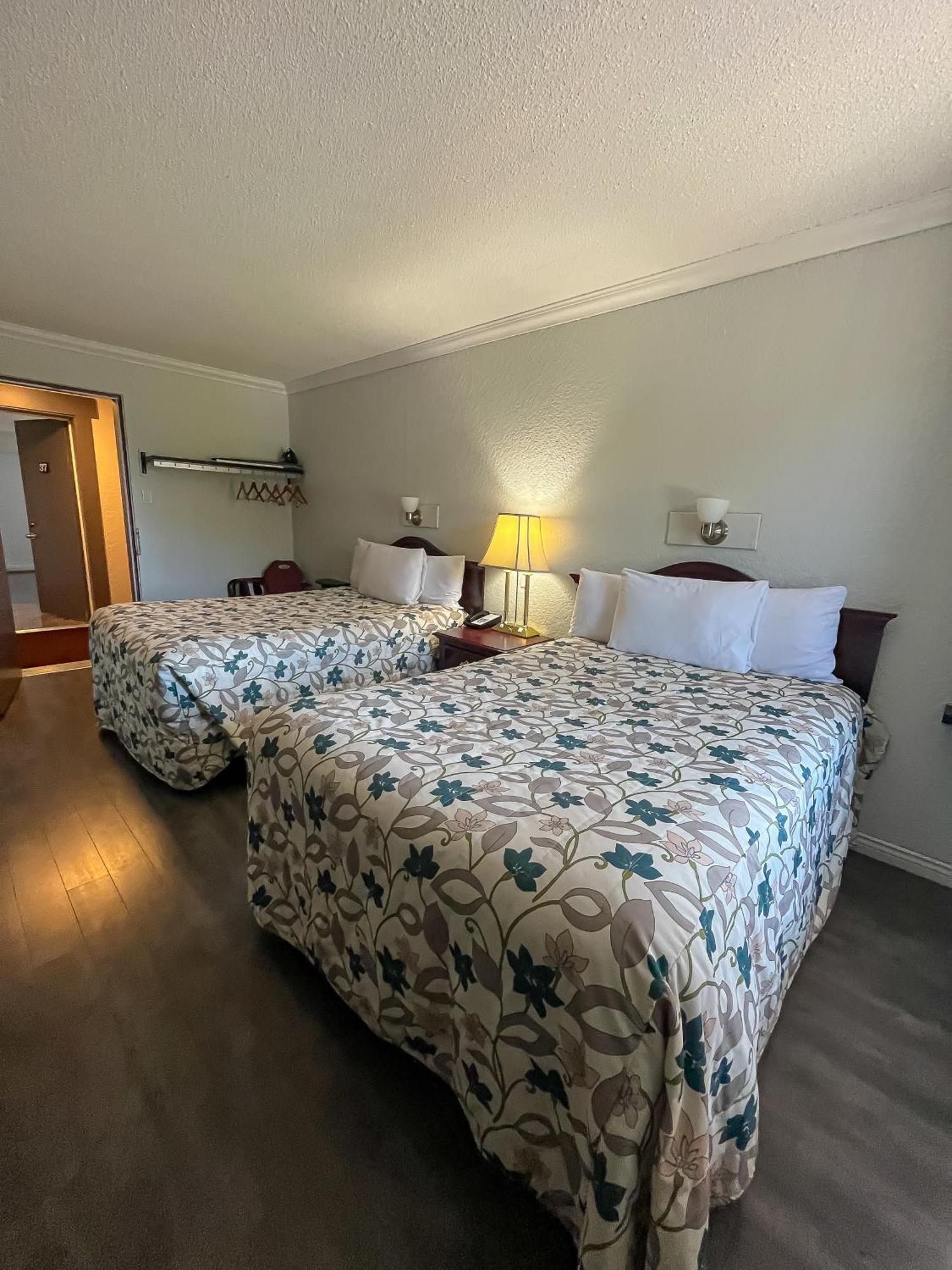 Complexe Hotelier Escoumins Лез-Эскумен Экстерьер фото