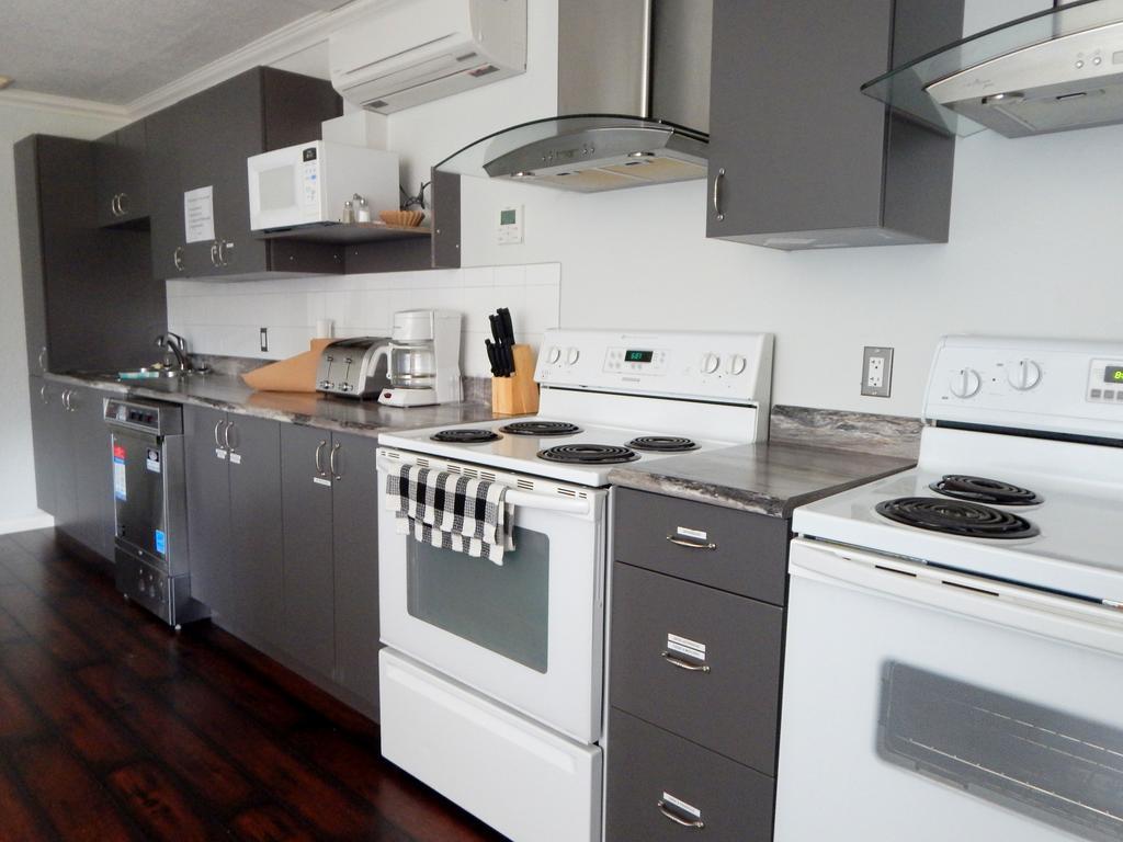 Complexe Hotelier Escoumins Лез-Эскумен Экстерьер фото